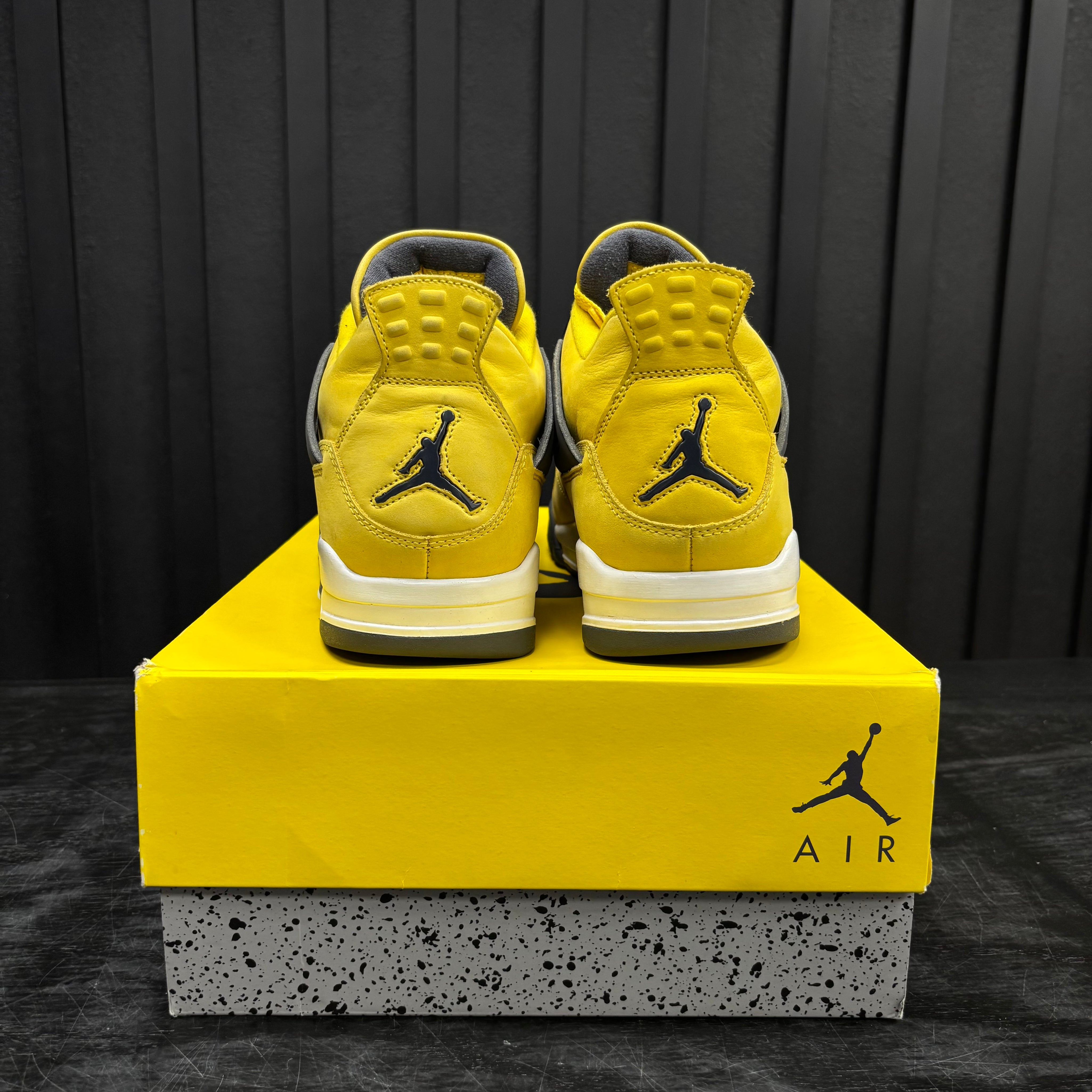 Jordan 4 Retro Lightning (2021) - Used - 4426