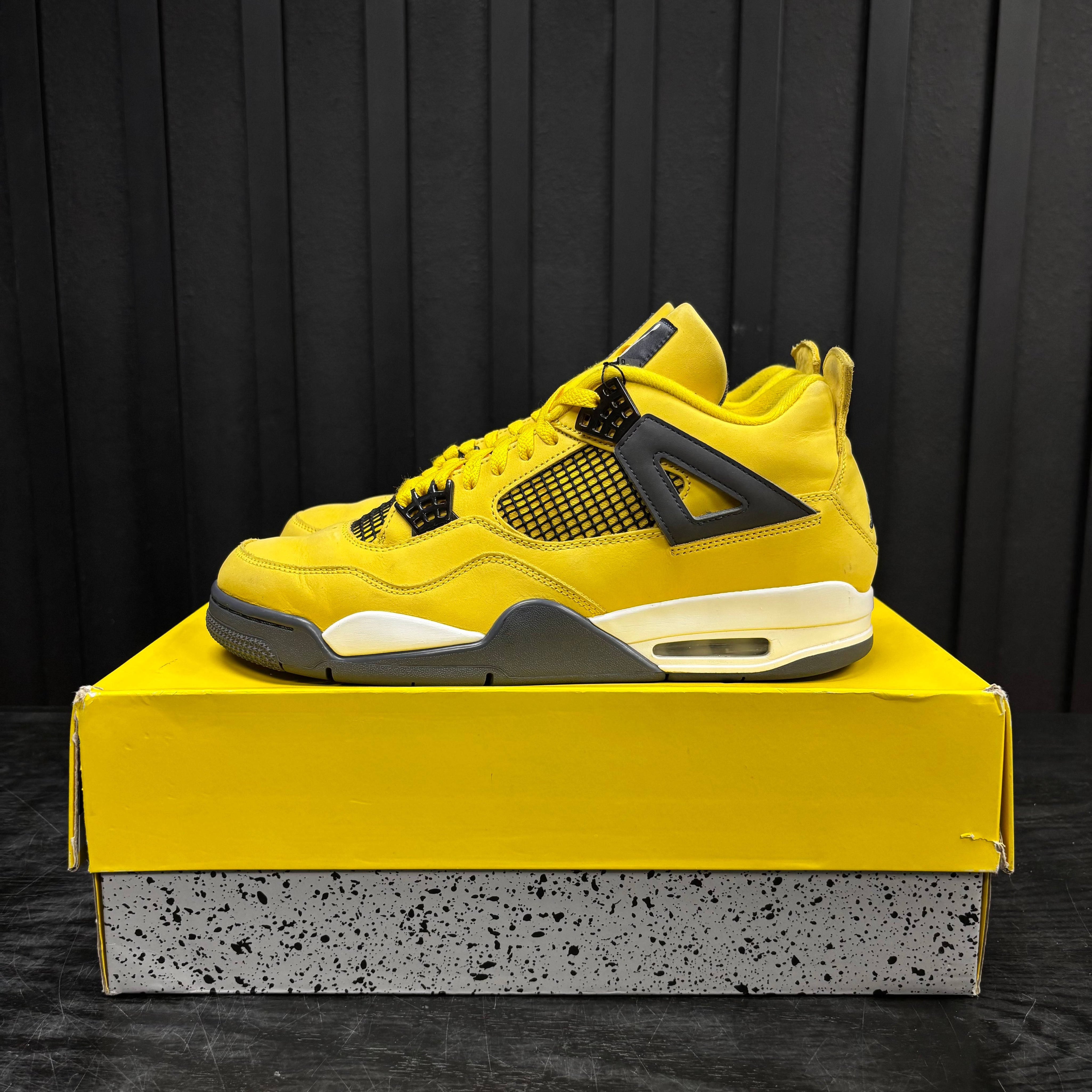 Jordan 4 Retro Lightning (2021) - Used - 4426