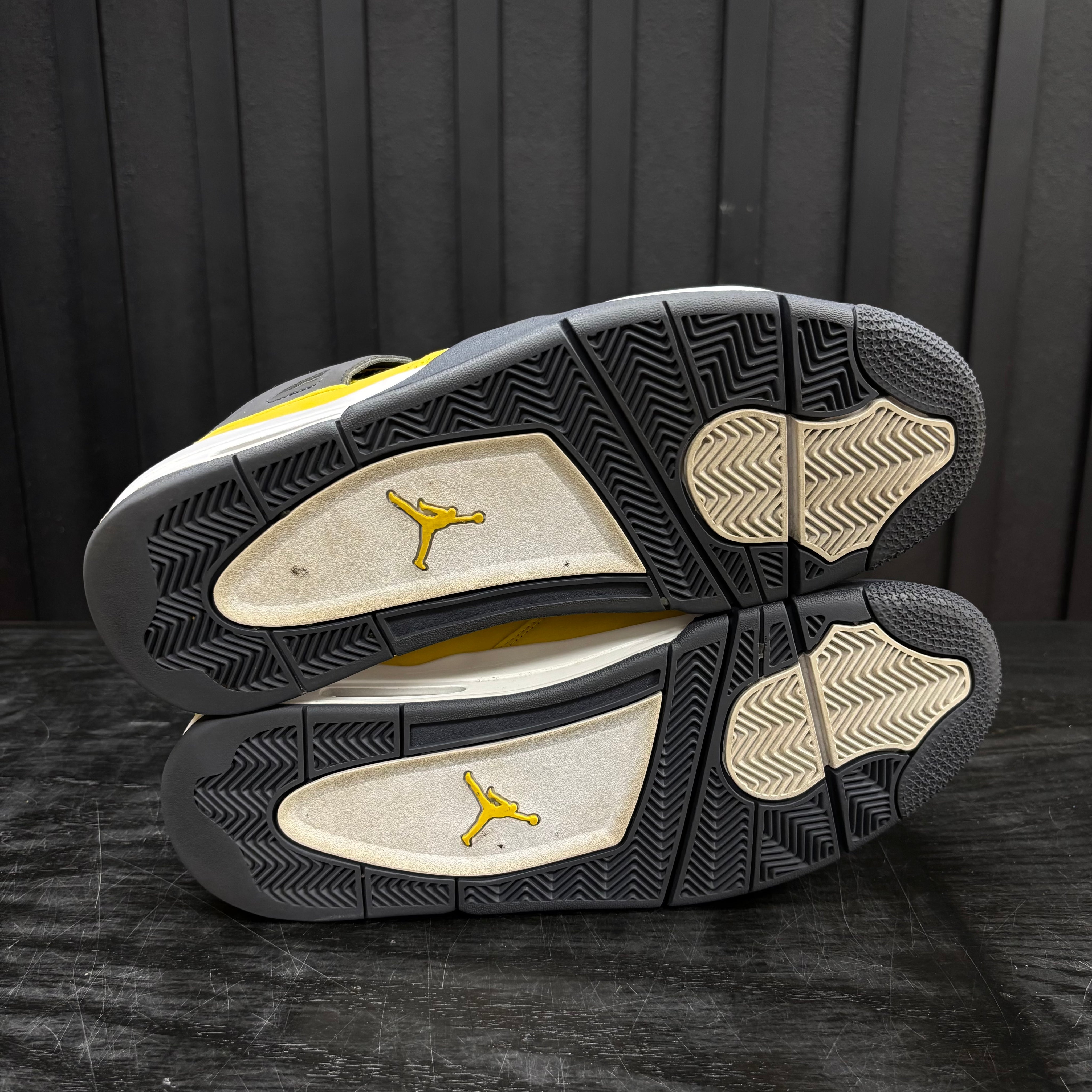 Jordan 4 Retro Lightning (2021) - Used - 4426