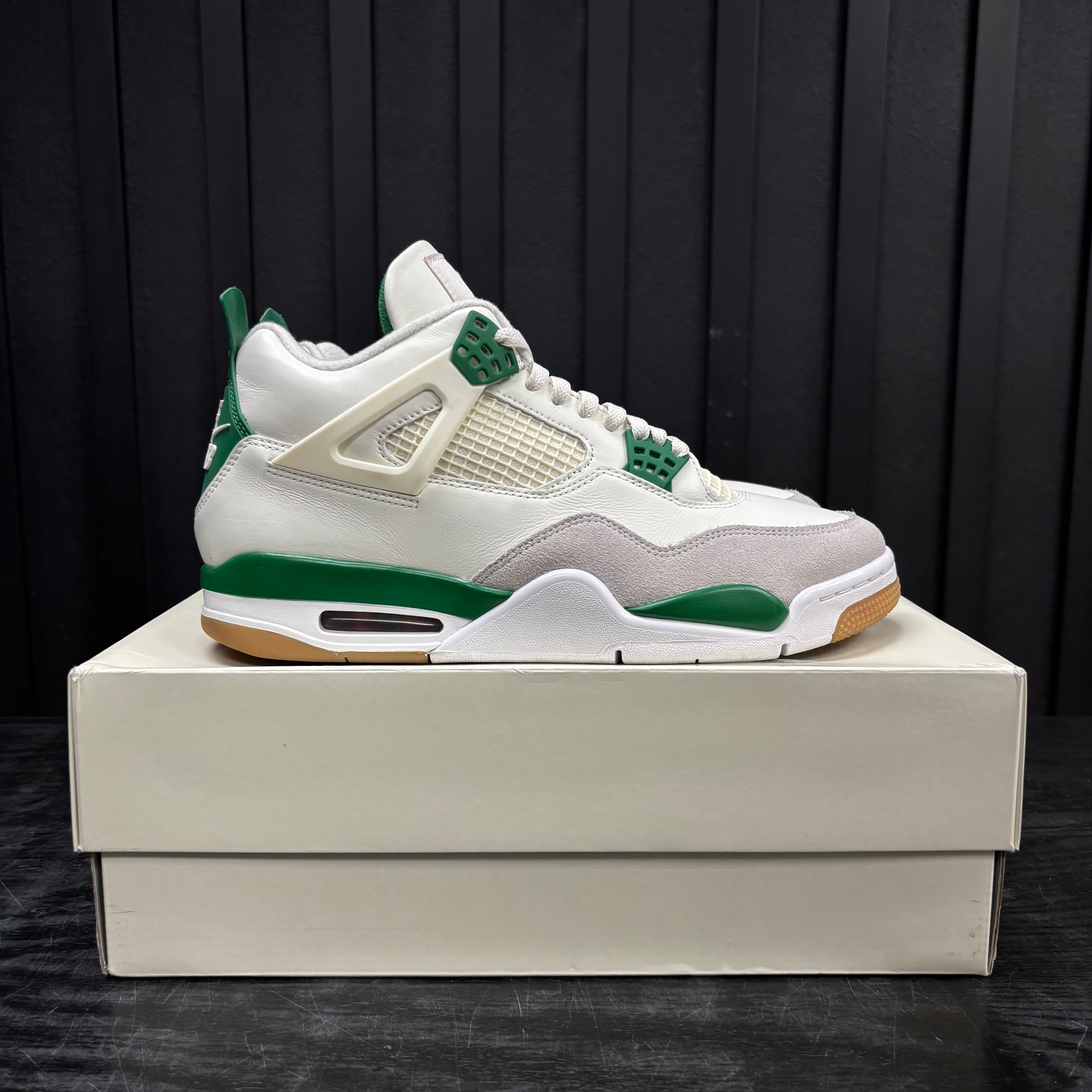 Jordan 4 Retro SB Pine Green - Used - 3990