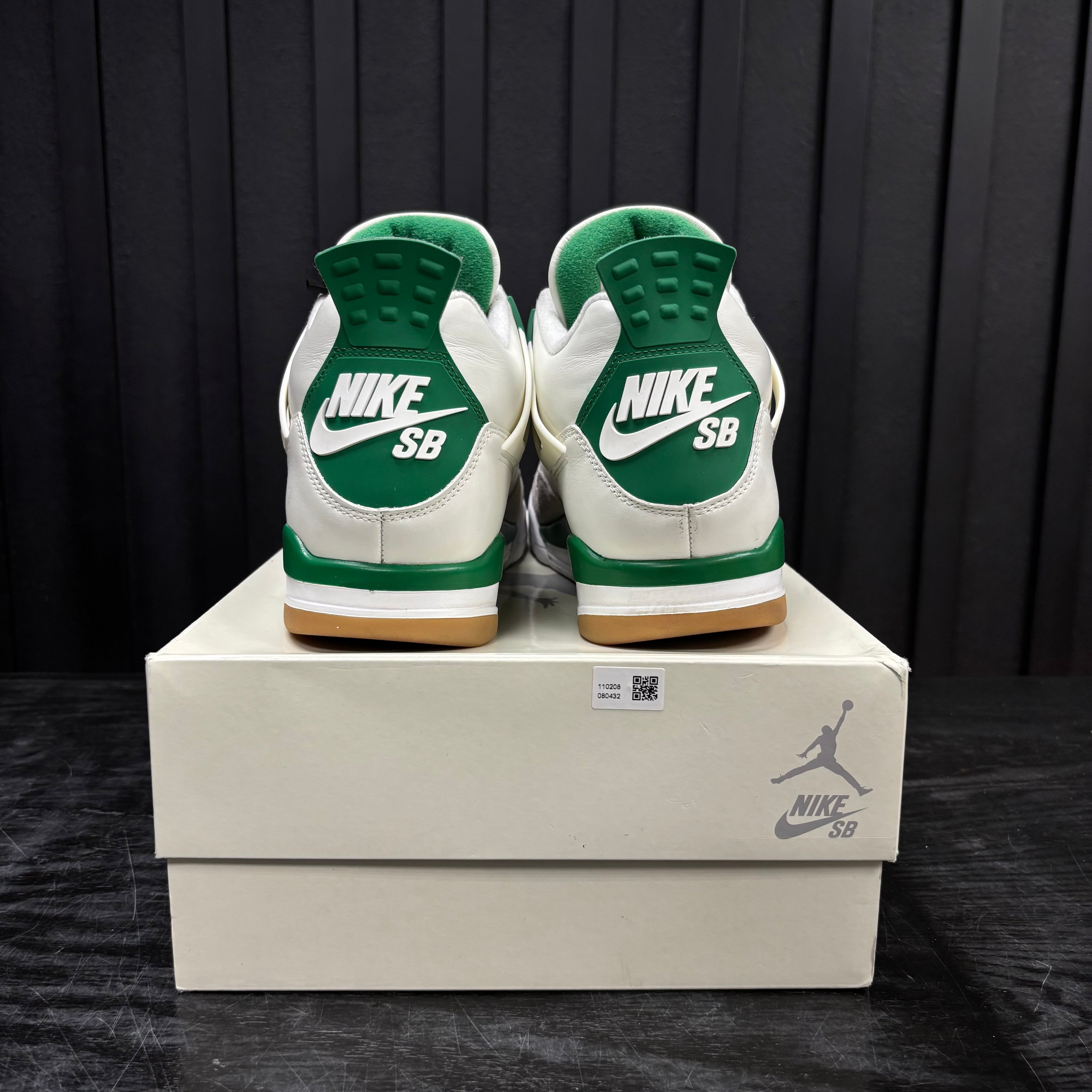 Jordan 4 Retro SB Pine Green - Used - 3990