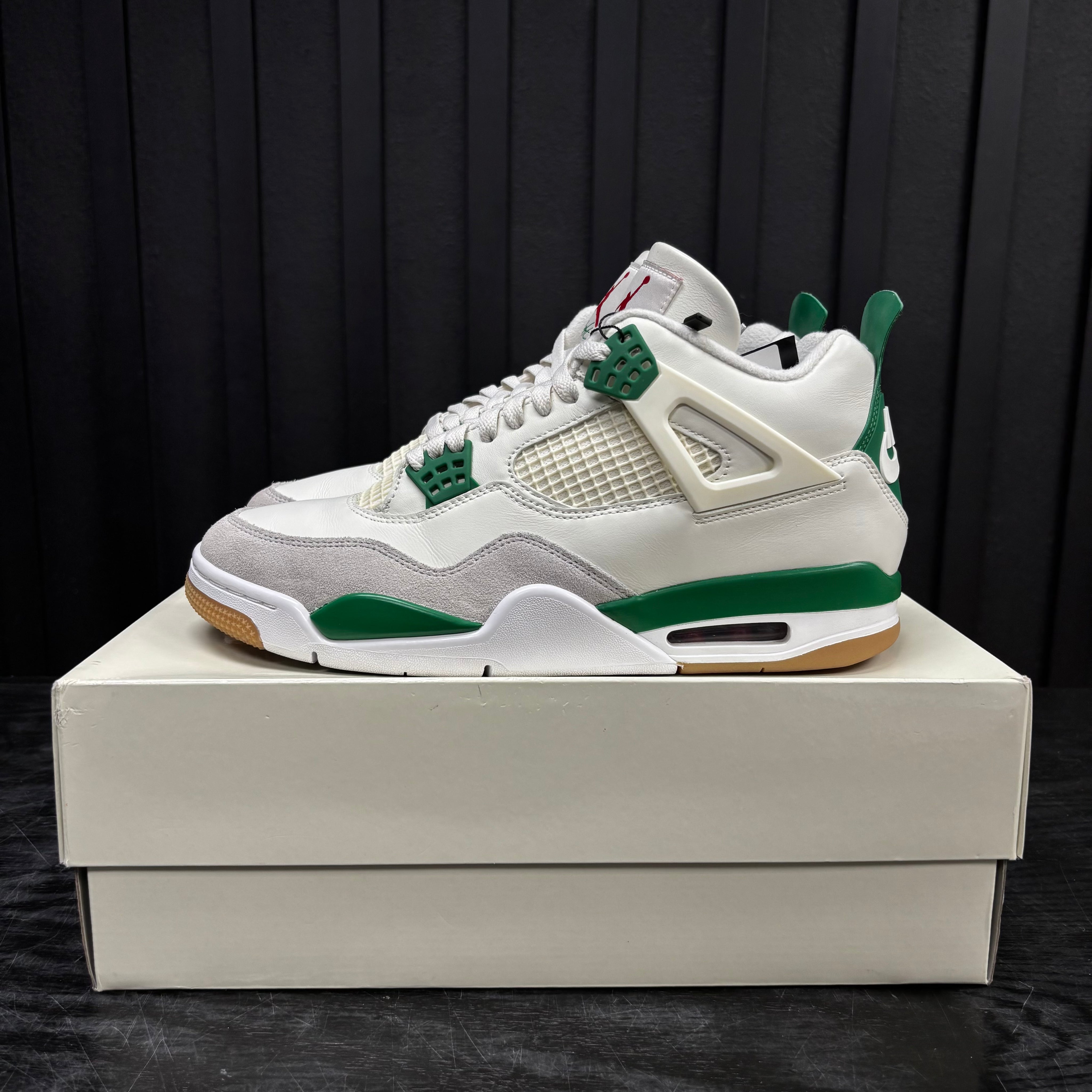 Jordan 4 Retro SB Pine Green - Used - 3990