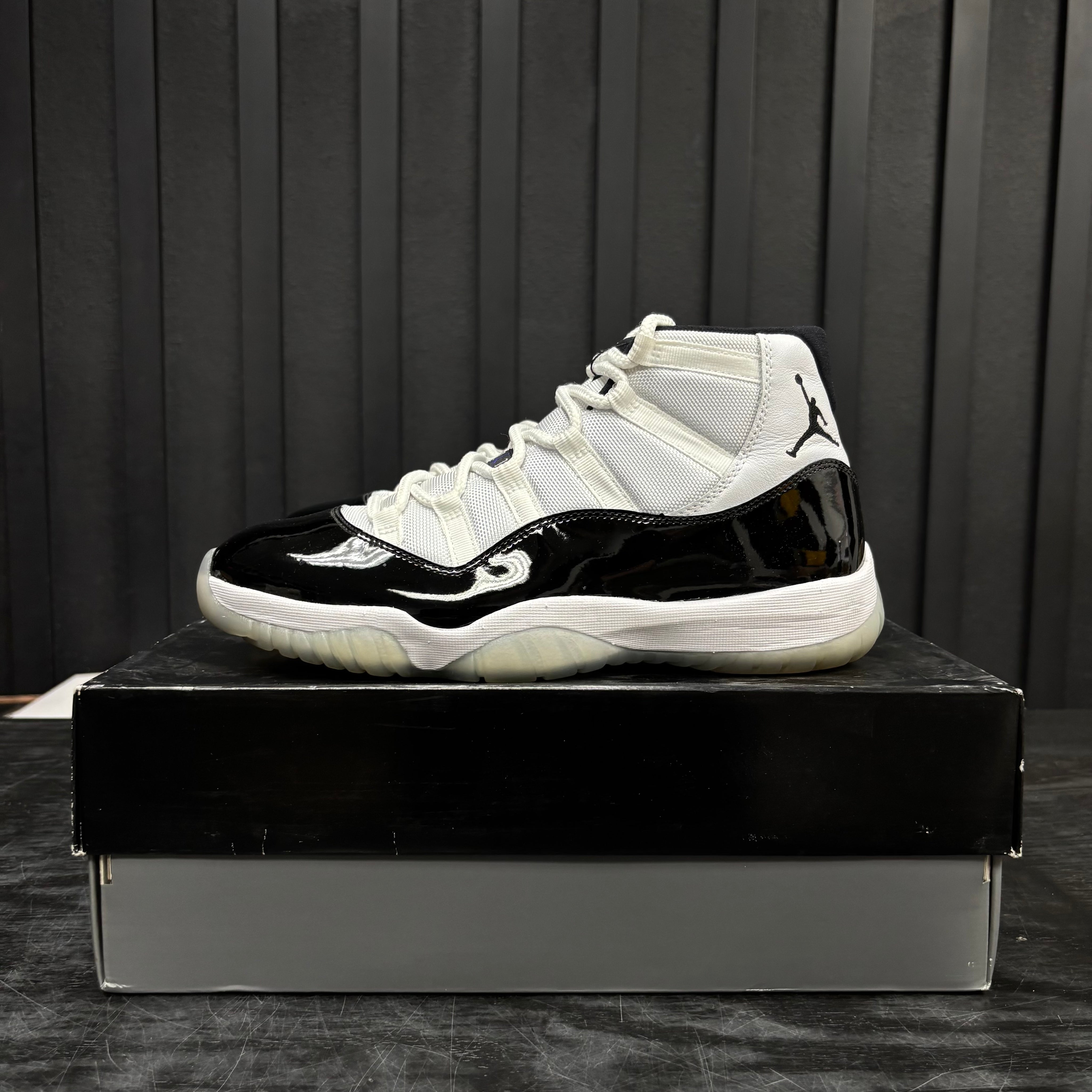 Jordan 11 Retro Concord (2018) - Used - 4597