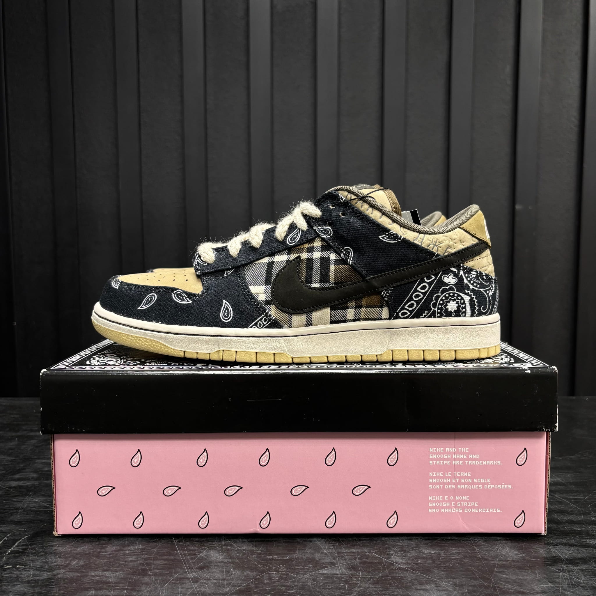Nike SB Dunk Low Travis Scott (Special Box) - Tried On - 4000