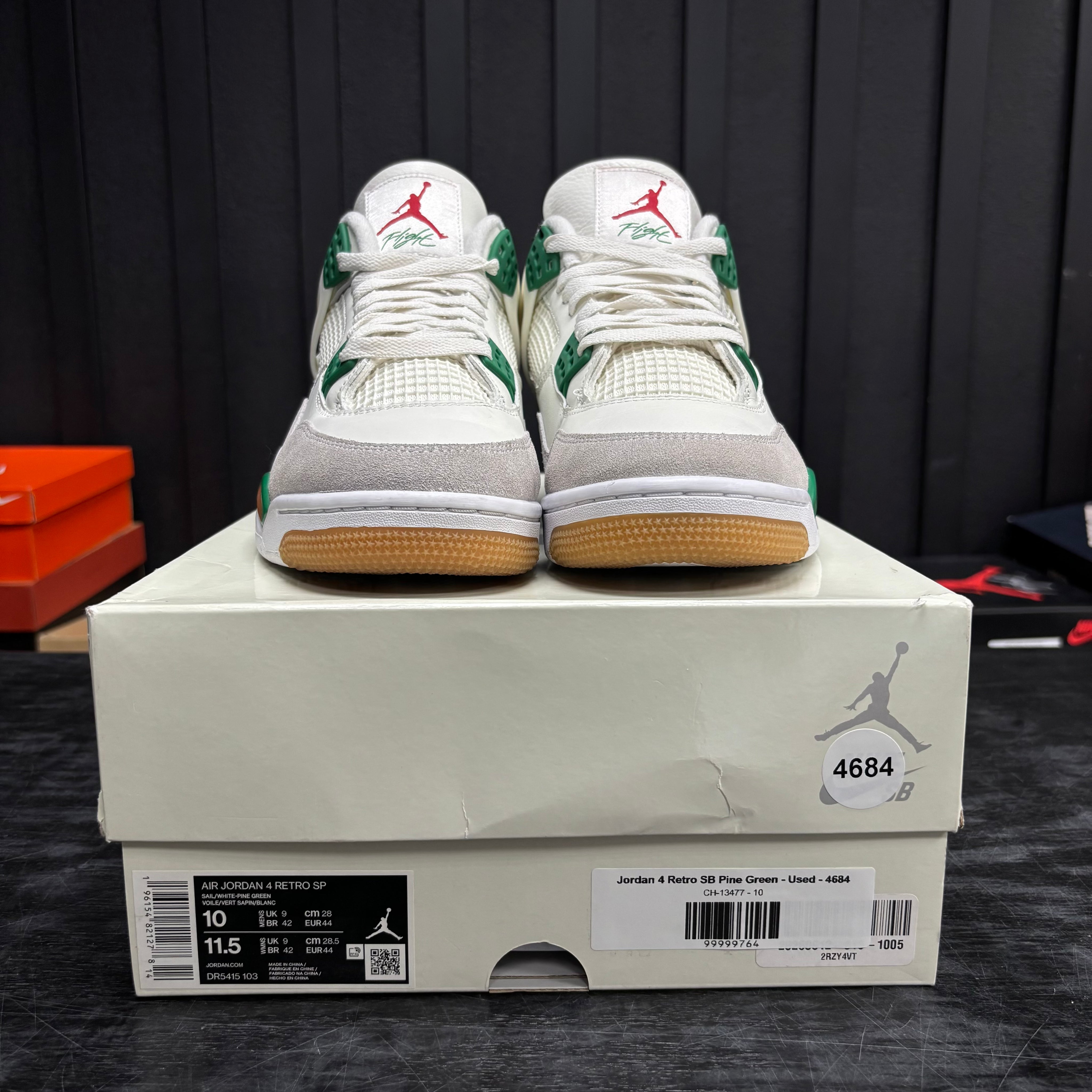 Jordan 4 Retro SB Pine Green - Used - 4684