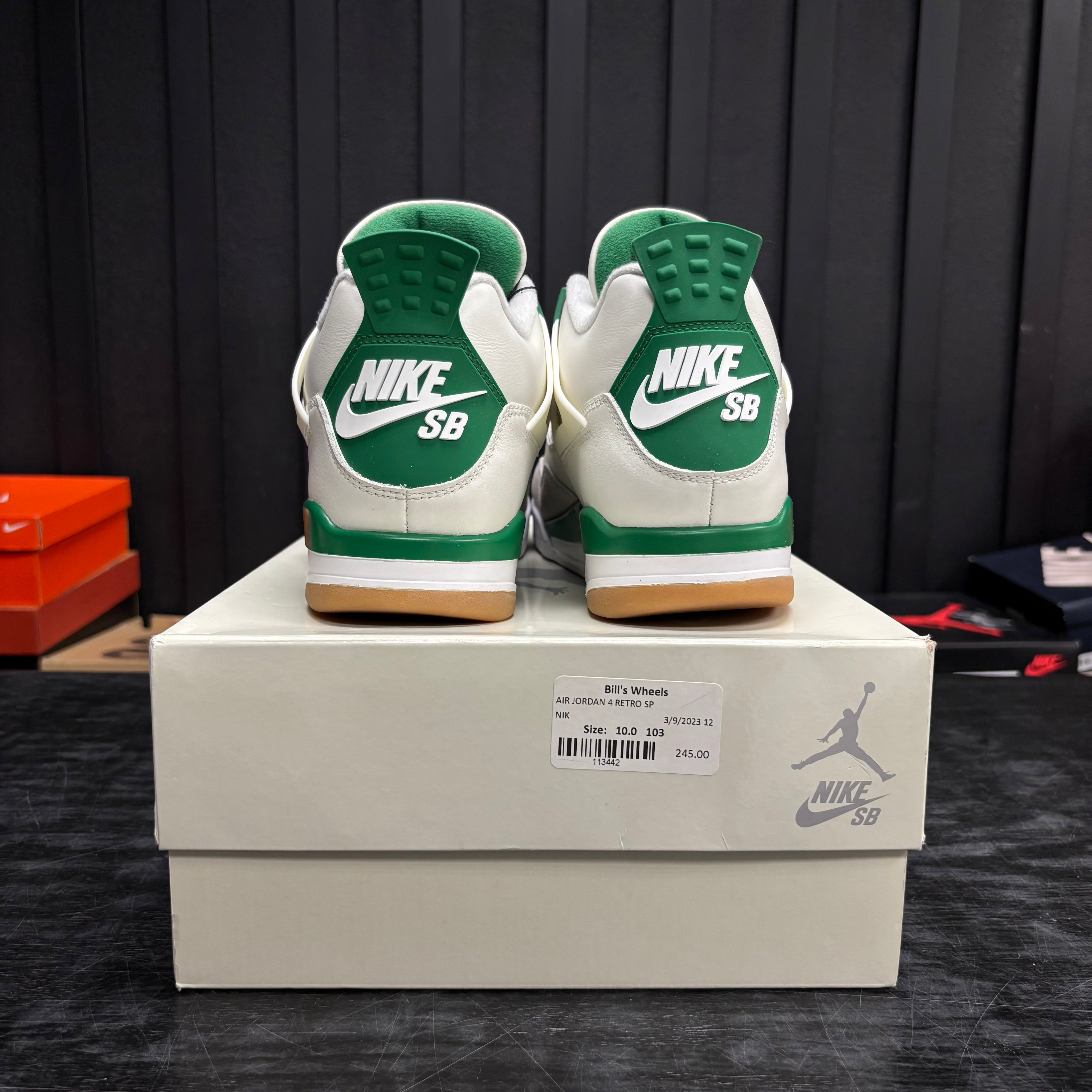 Jordan 4 Retro SB Pine Green - Used - 4684