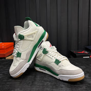 Jordan 4 Retro SB Pine Green - Used - 4684