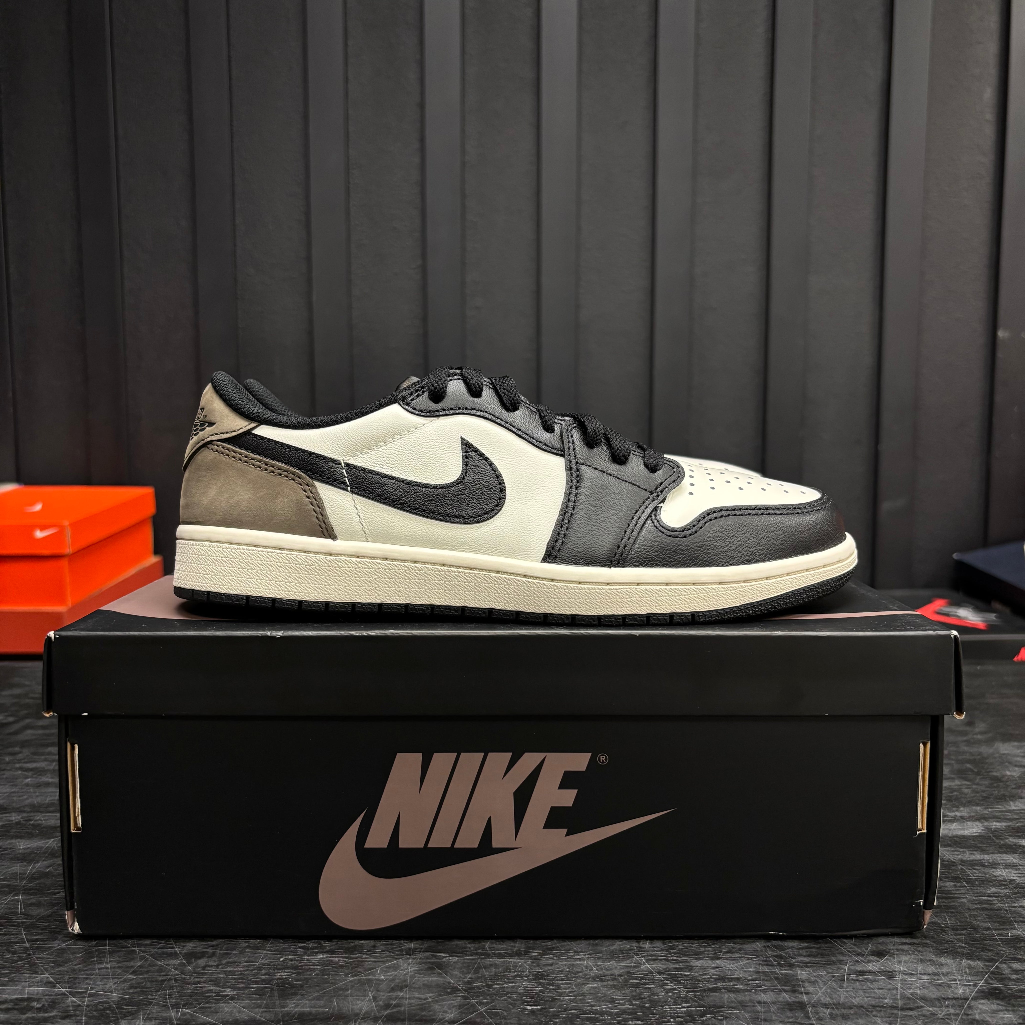 Jordan 1 Retro Low OG Mocha - Used - 4698
