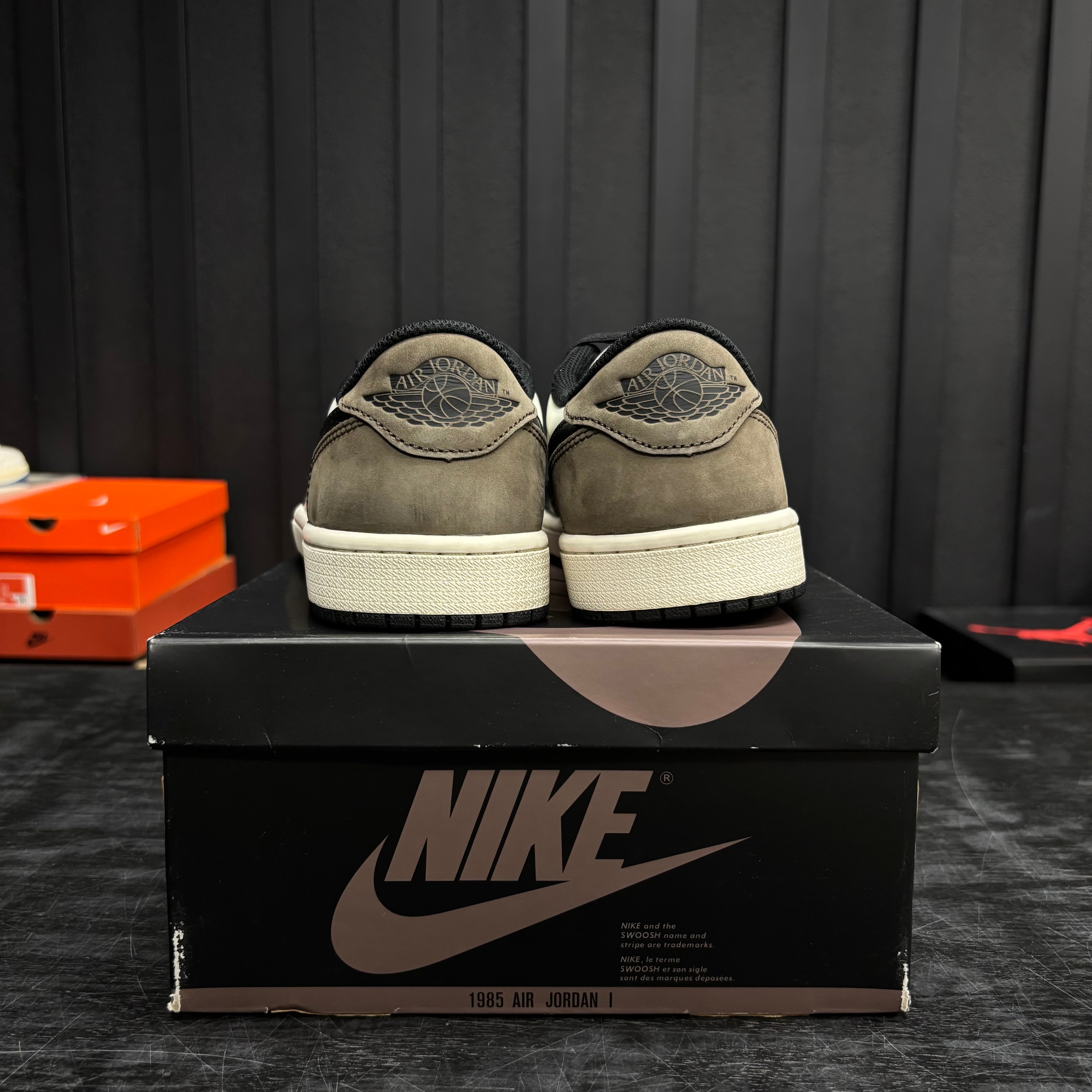 Jordan 1 Retro Low OG Mocha - Used - 4698