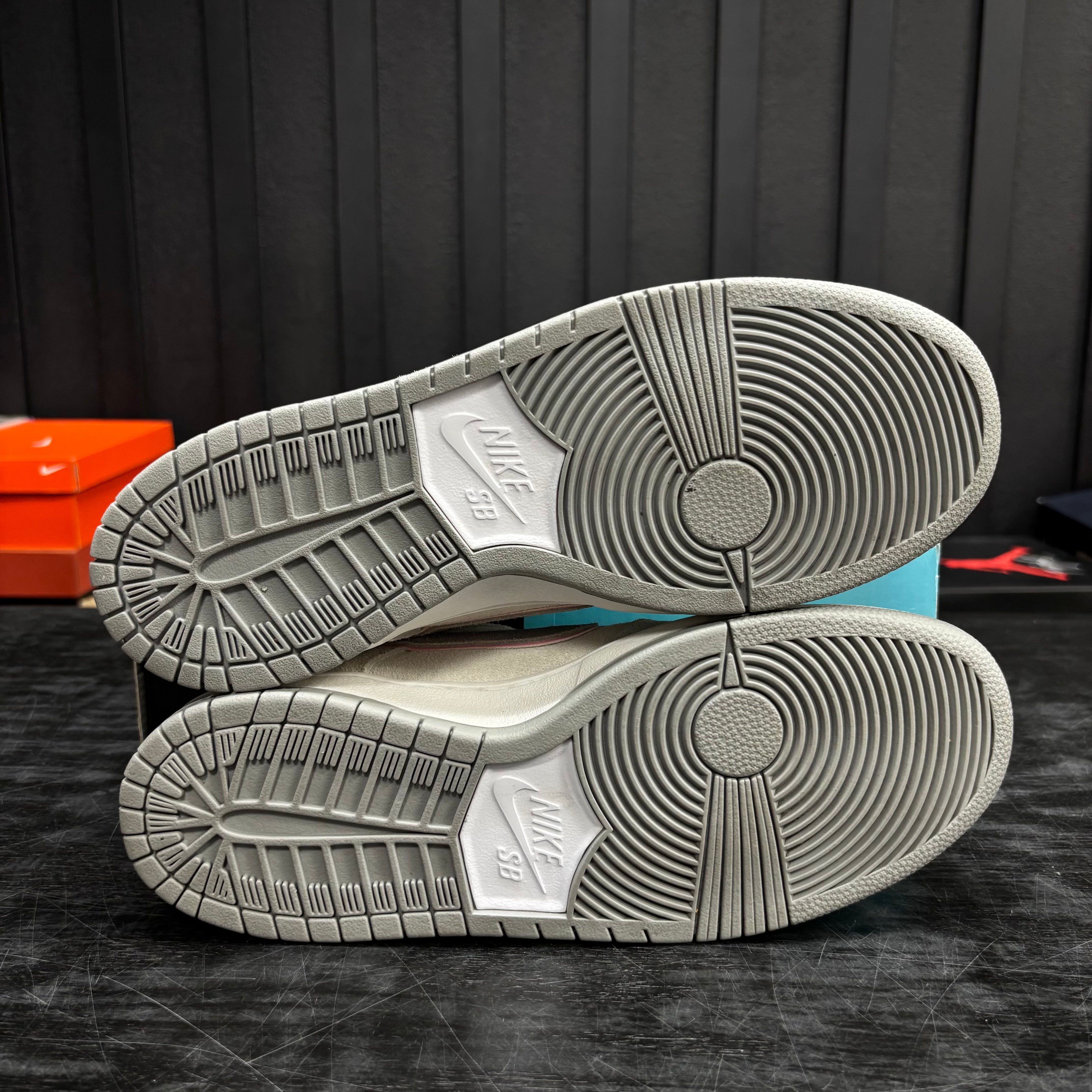 Nike SB Dunk Low Ishod Wair Flat Silver - Used - 4678