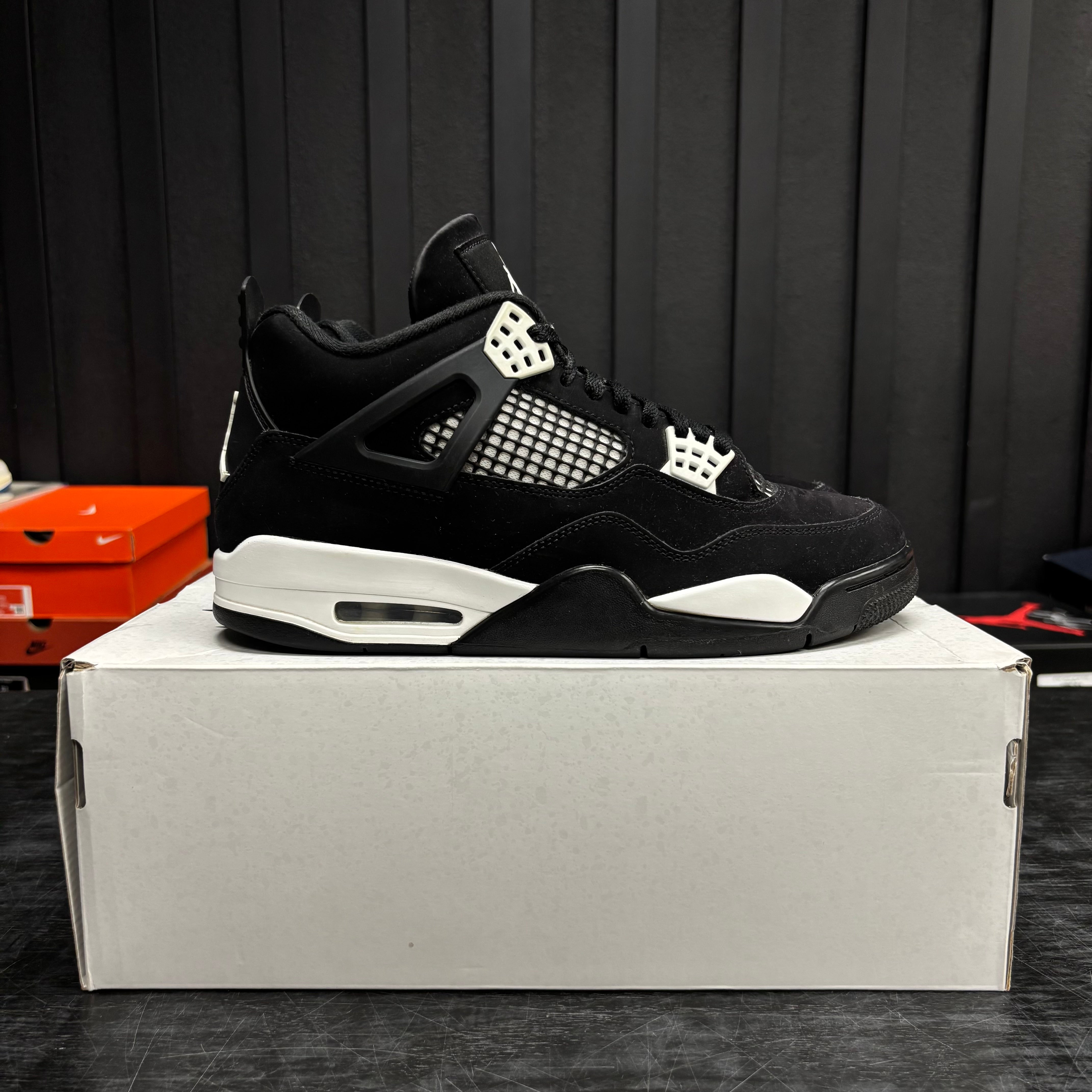 Jordan 4 Retro White Thunder - Used - 4696