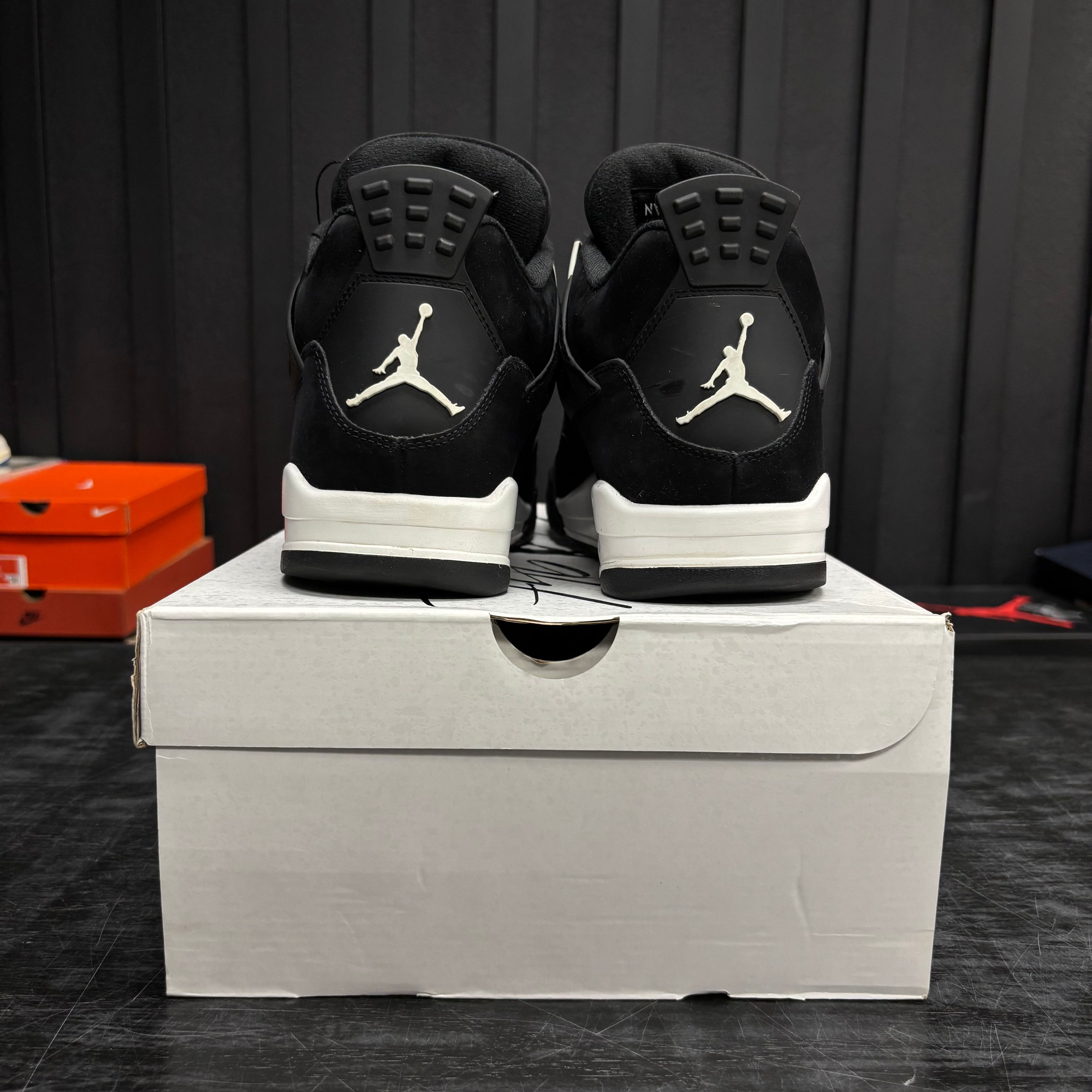 Jordan 4 Retro White Thunder - Used - 4696