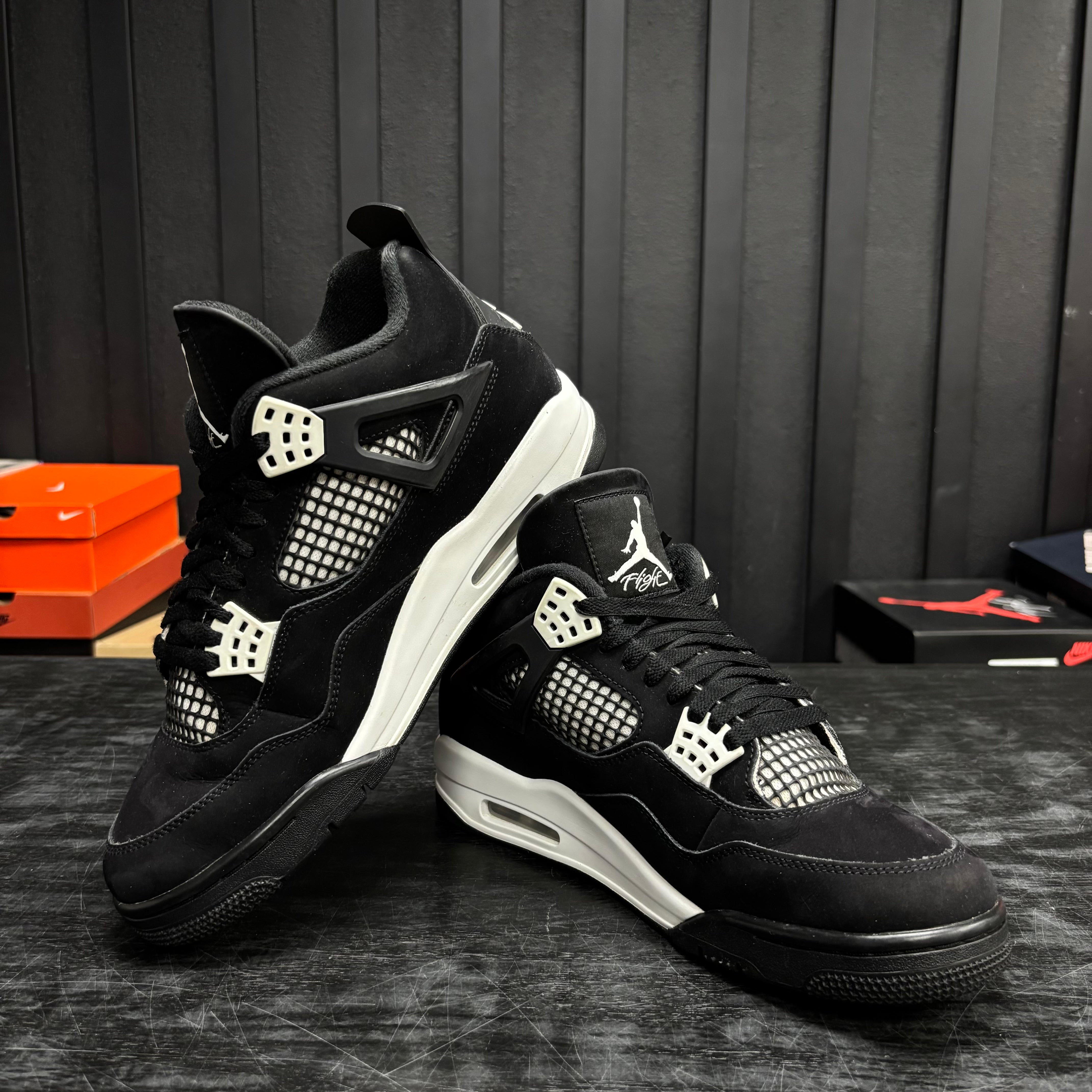 Jordan 4 Retro White Thunder - Used - 4696
