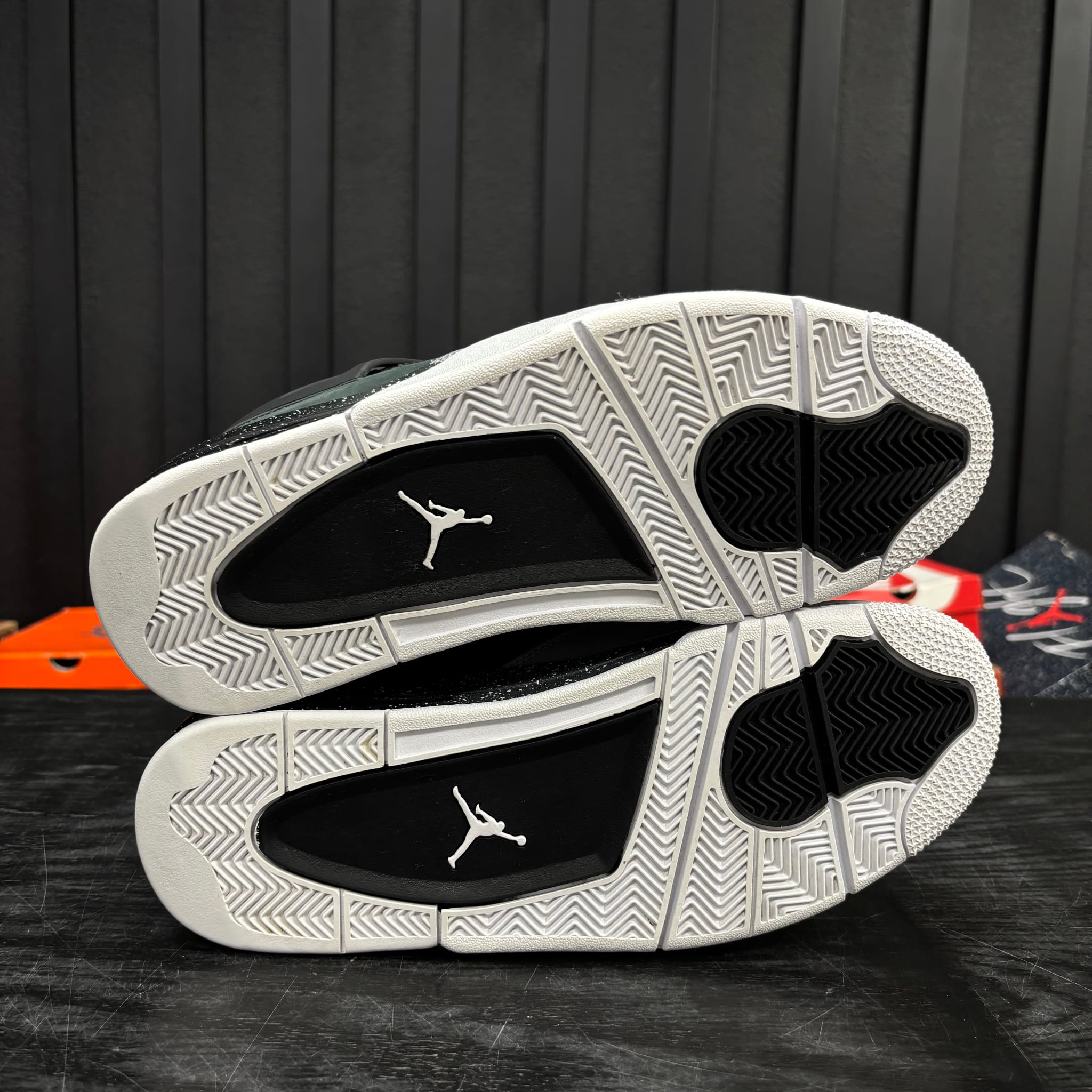 Jordan 4 Retro Fear (2024) - Used - 4704