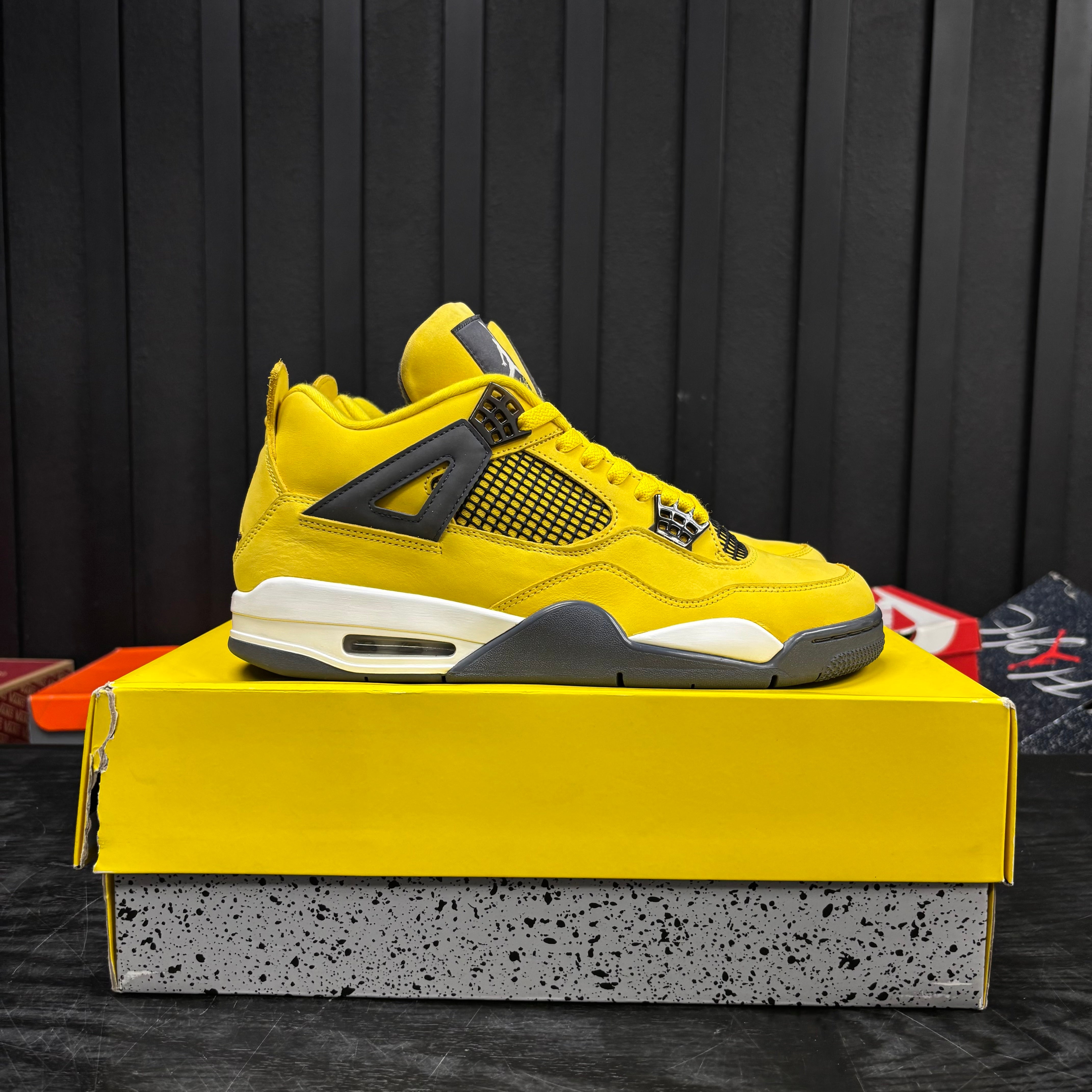 Jordan 4 Retro Lightning (2021) - Used - 4705