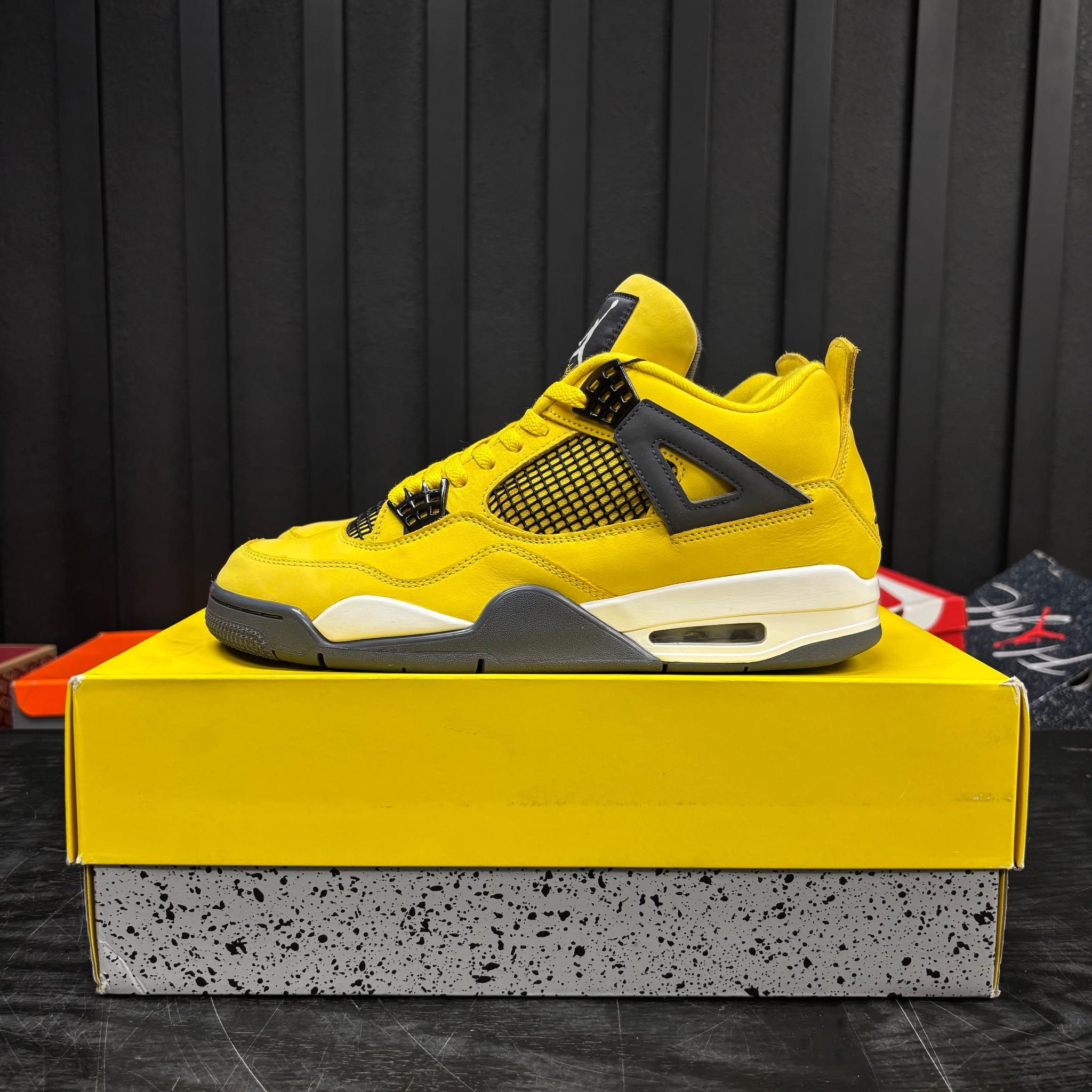 Jordan 4 Retro Lightning (2021) - Used - 4705