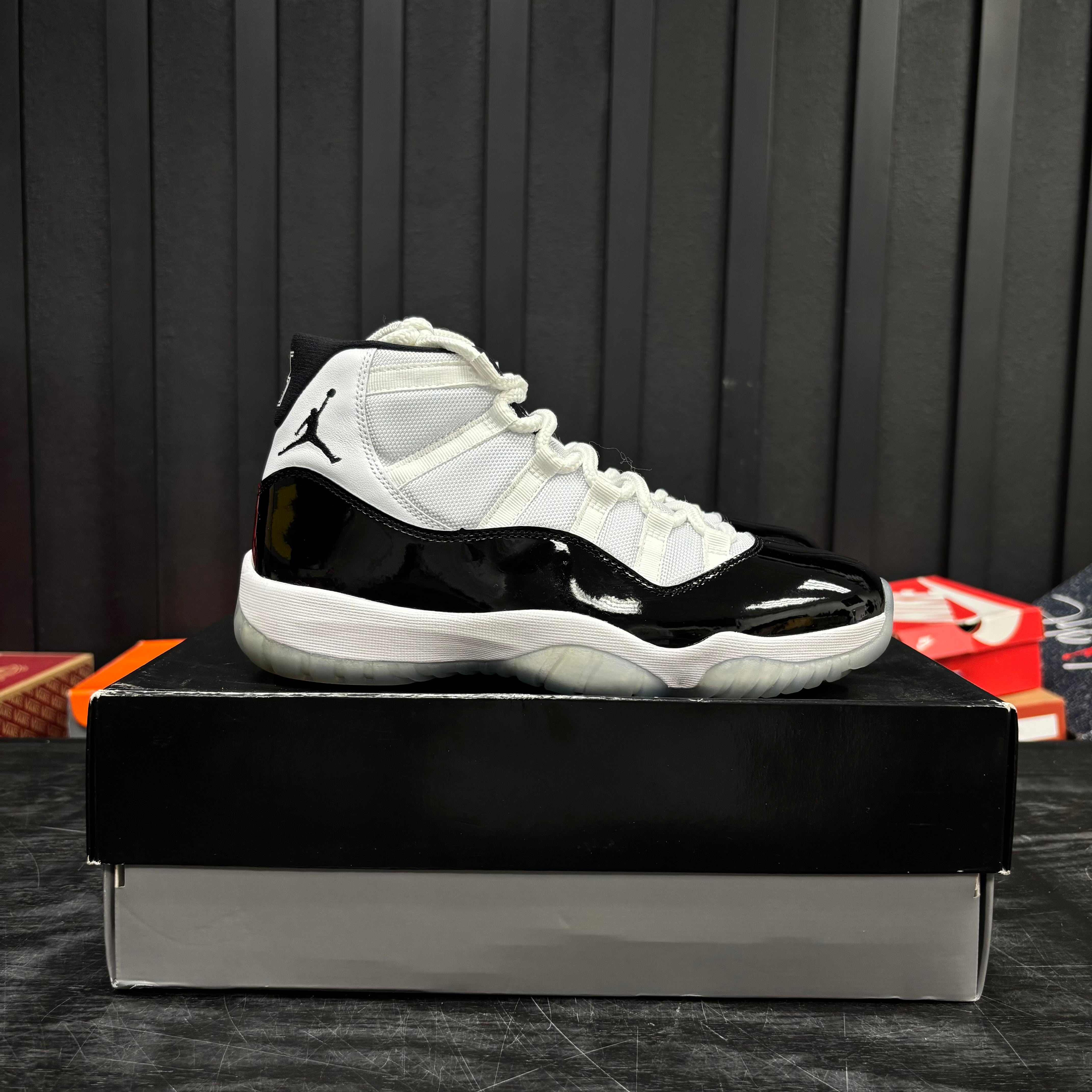 Jordan 11 Retro Concord (2018) - Used - 4709