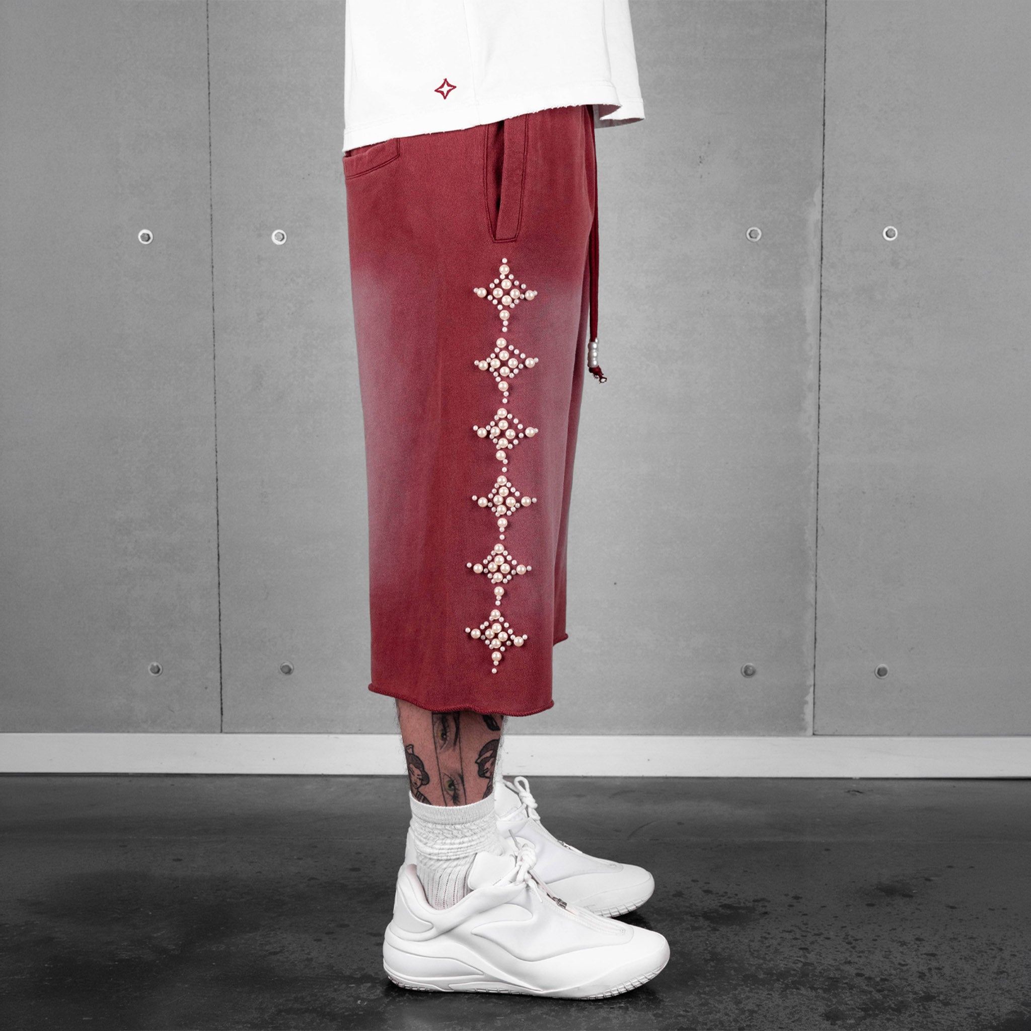 Commons Pearled Star Sweatshort Burgundy