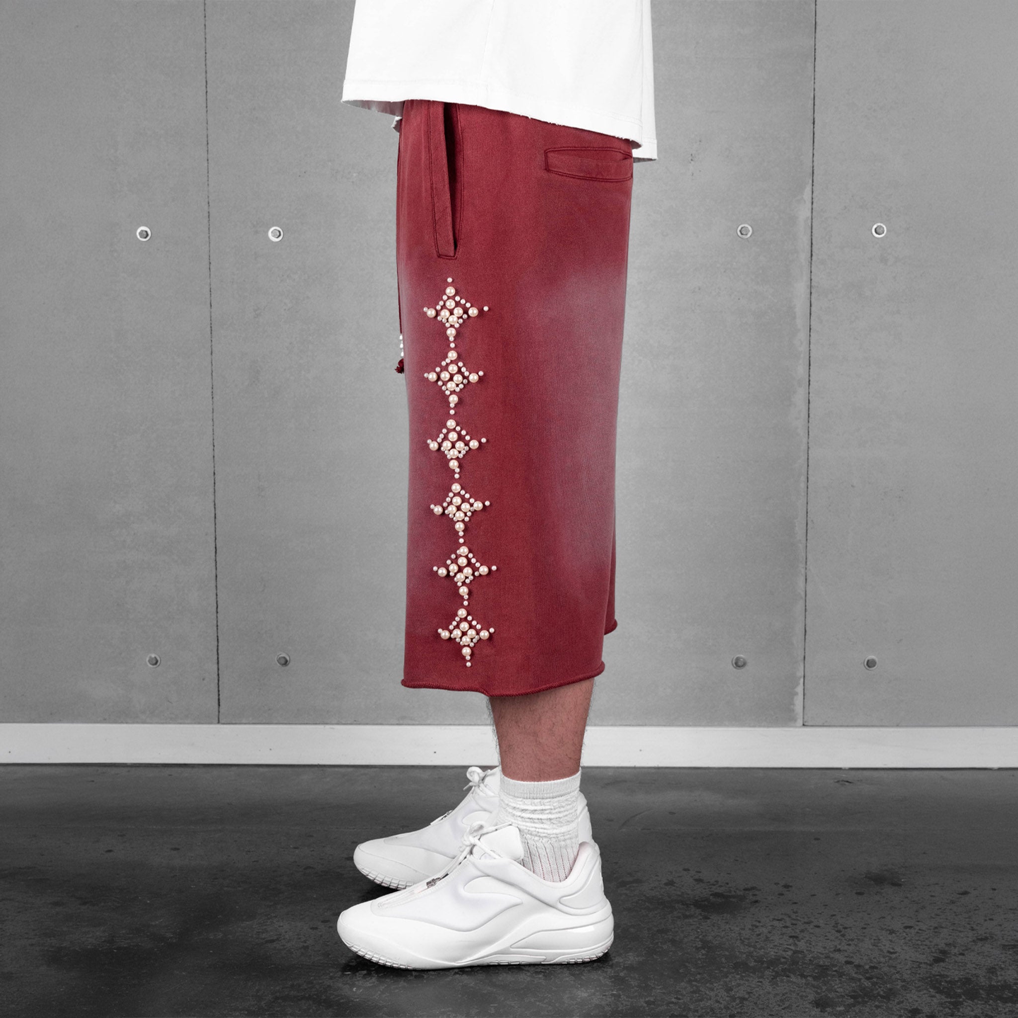 Commons Pearled Star Sweatshort Burgundy