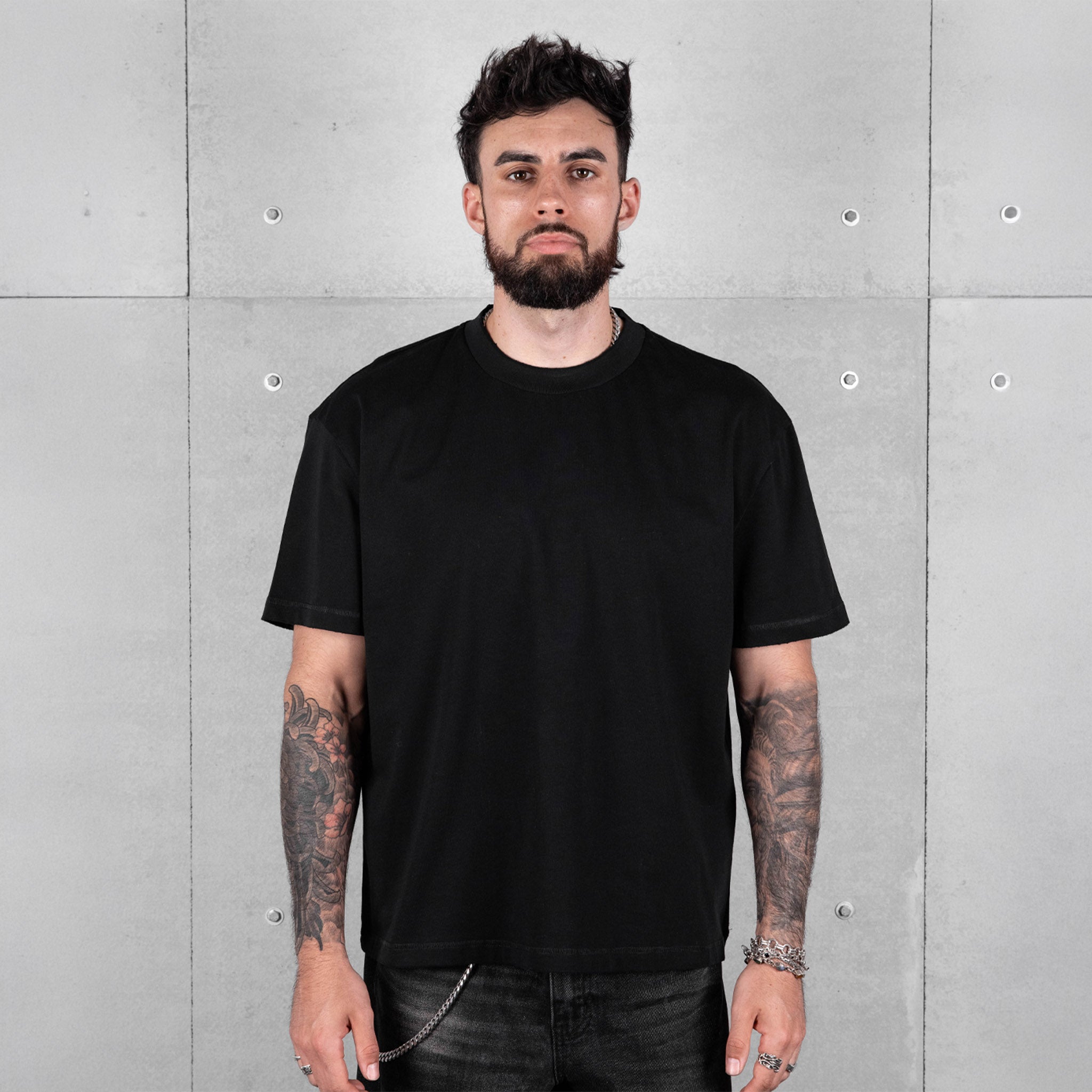 cmnhypblacktee_0001_Generative_Fill.jpg