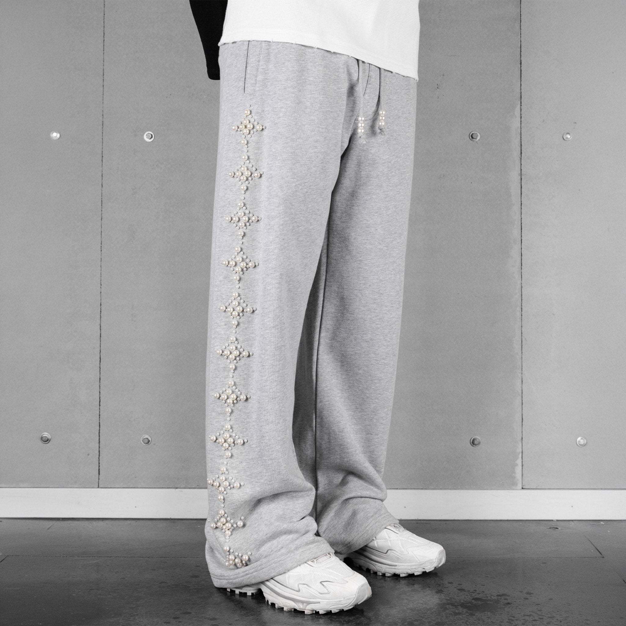 cmnhypgreaysweats_0002_GenerativeFill3.jpg