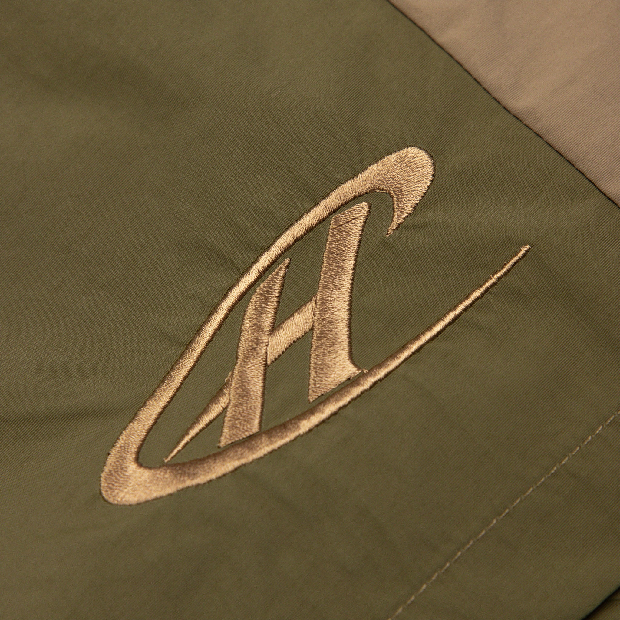 Common Hype 3/4 Nylon Short Olive/Earth