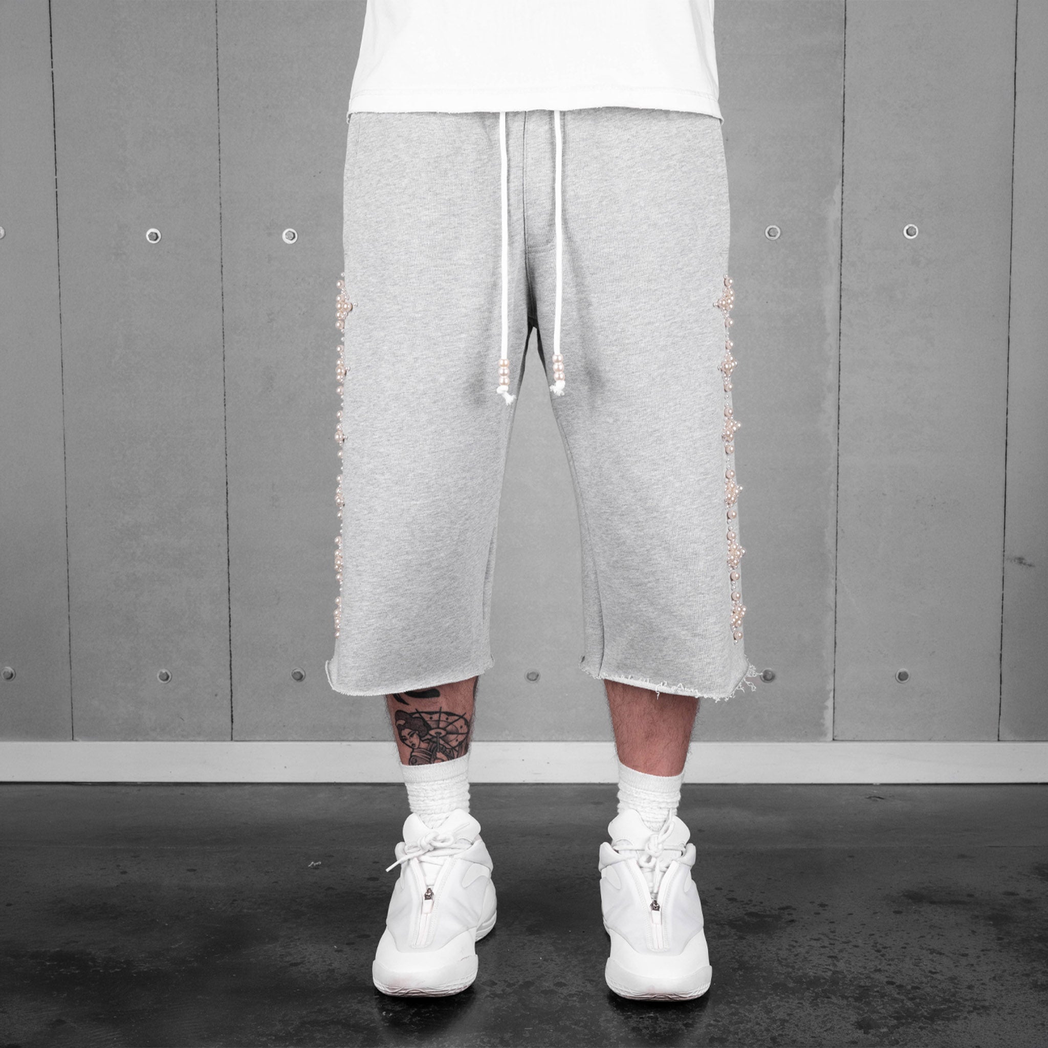 Commons Pearled Star Sweatshort Dark Heather Grey
