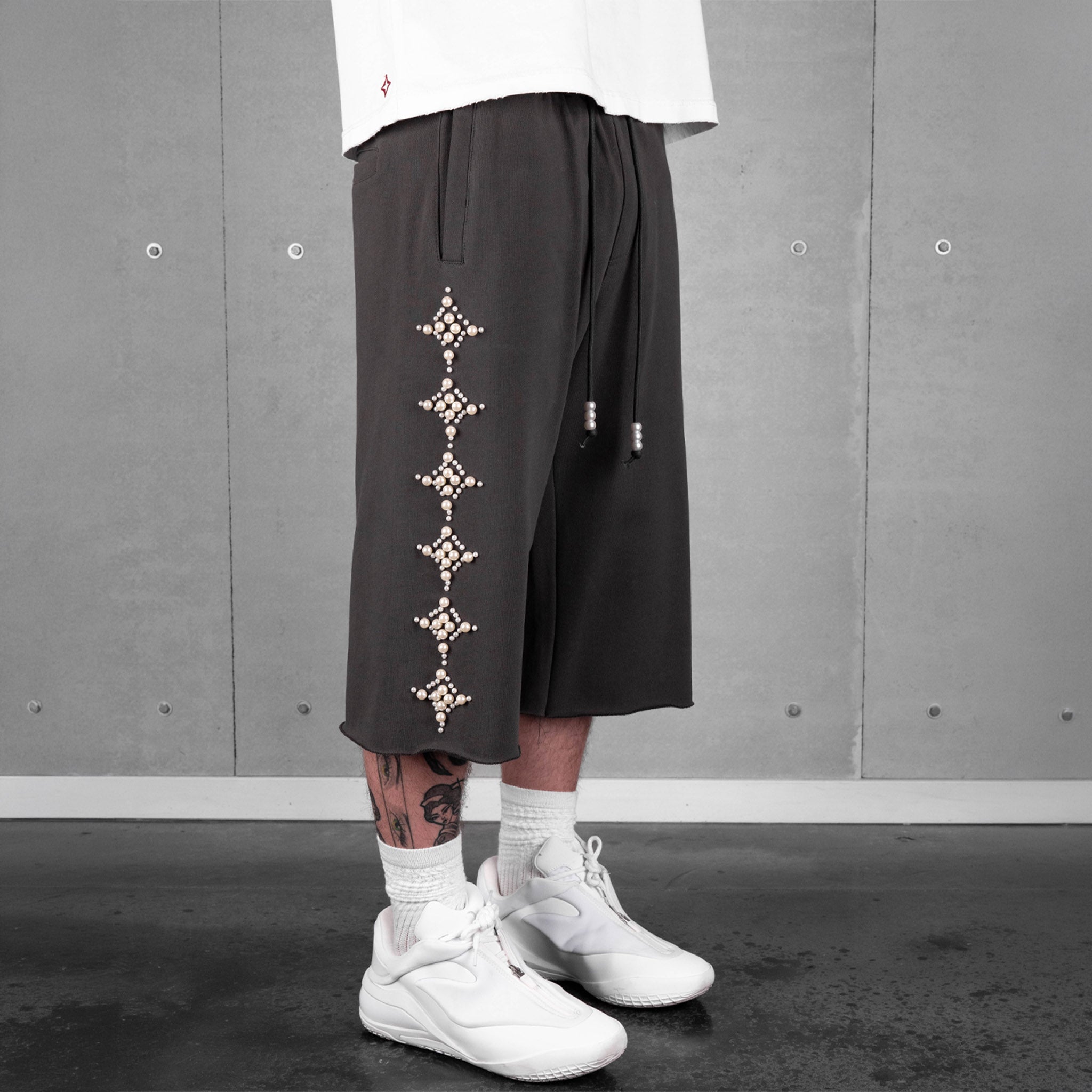 Commons Pearled Star Sweatshort Taupe