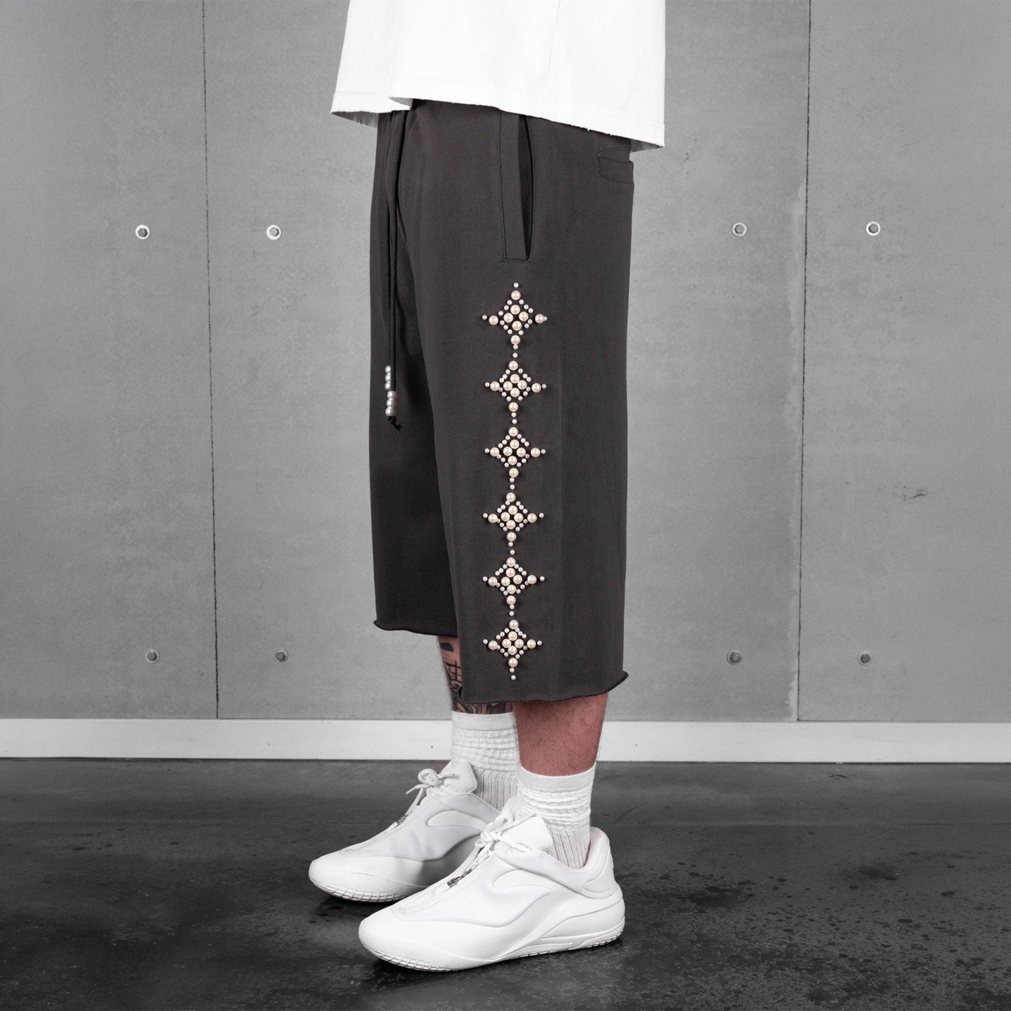 Commons Pearled Star Sweatshort Taupe