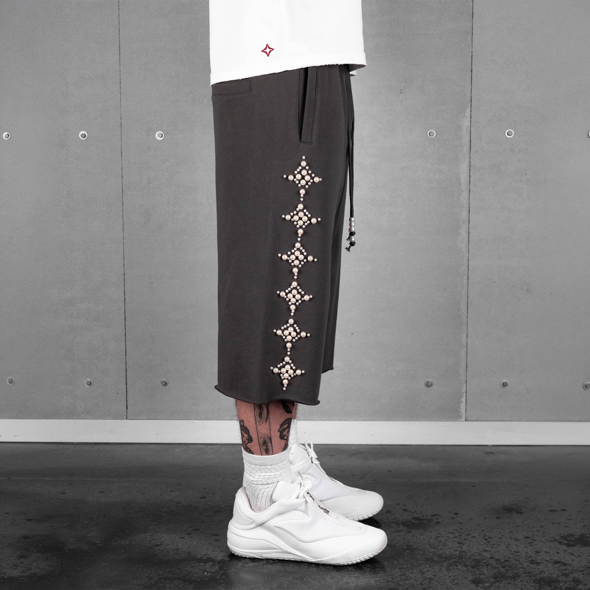Commons Pearled Star Sweatshort Taupe