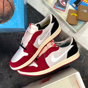 Jordan 1 Retro Low OG Trophy Room Home (Numbered) (with Numbered Trading Card) - Common Hype